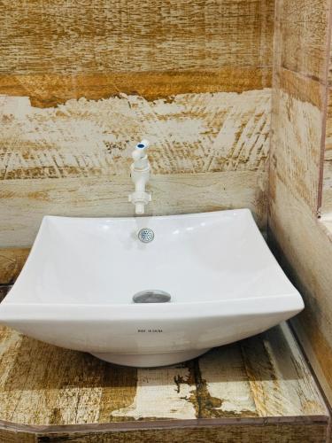 a white sink with a faucet in a bathroom at Naadee villa in Ekala