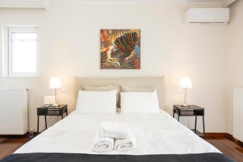 Glyfada Top-Floor 2BR, Sea and City Views, 1Gbps