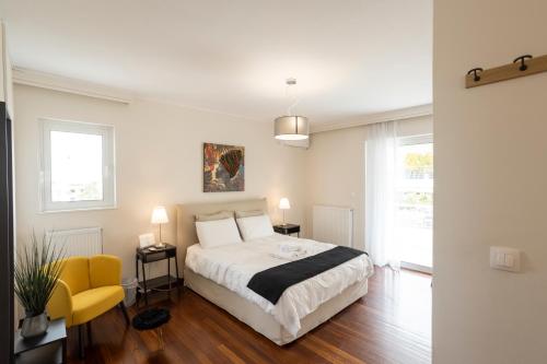 Glyfada Top-Floor 2BR, Sea and City Views, 1Gbps