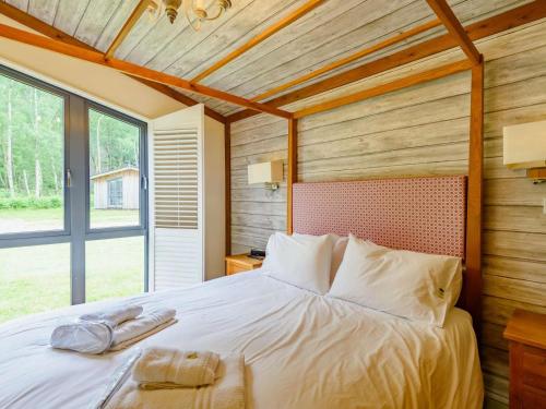 a bedroom with a bed with two shoes on it at 2 Bed in Newark oc-88428 in Walesby