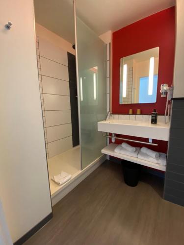 a bathroom with a sink and a mirror at ibis Styles Flers in Flers
