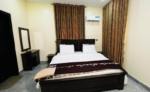 a bedroom with a large bed in a room at Prime Ville in Rubuchi