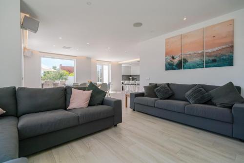 Spacious villa with pool, hot tub and large garden