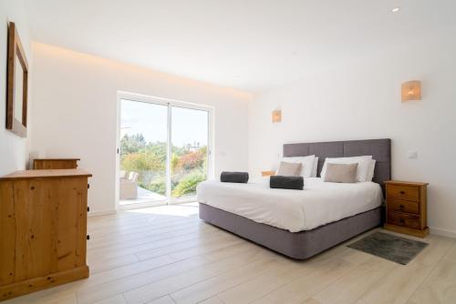 Spacious villa with pool, hot tub and large garden