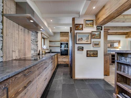 Chalet skis aux pieds avec piscine et sauna à Val-d'Isère