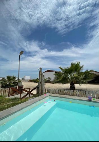 a swimming pool with a view of the beach at Casa Chincha in San Pablo