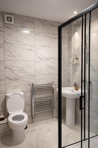 a bathroom with a toilet and a sink at Spacious 2 bedoom house in Wyken