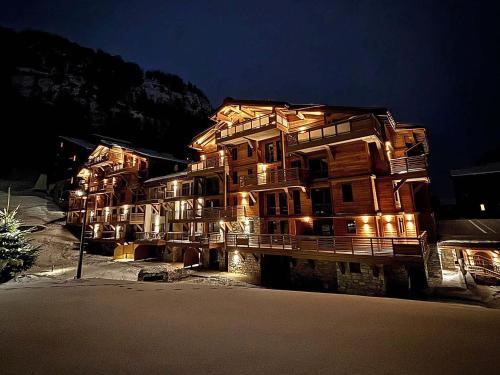 Appartement de luxe à Val-d'Isère avec piscine et parking