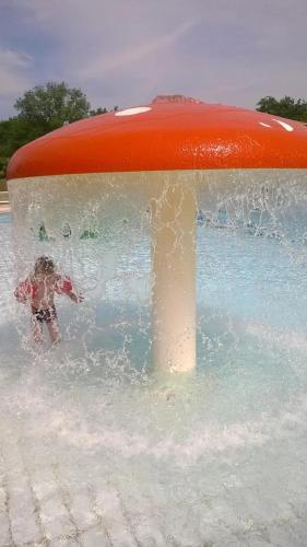 a person is playing in a water park at Camping 3 étoiles - ccbfgdc in Neuvic