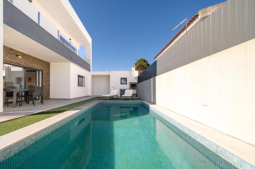 GuestReady - Aroeira Pool Villa