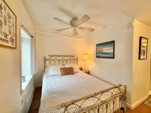 a bedroom with a bed with a ceiling fan at Cozy Manhattan View Suite in West New York