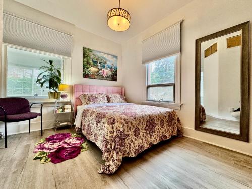 a bedroom with a bed and a table and a chair at Seattle 2nd Floor House with 2 Queen Bedrooms and Extra Sofa Bed Located 10 minutes from SeaTac Airport and 20 minutes from Downtown in Seattle