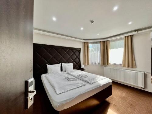 a bedroom with a large bed and a window at Lotus House in Hermina-major