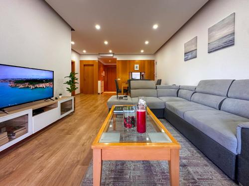 T2 Renovado | Piscina & Garagem | Marina Park
