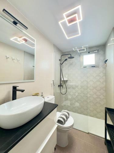 a bathroom with a sink and a shower and a toilet at NextGen Casa Pepa I Terrace & Pool Fuerteventura in Costa de Antigua
