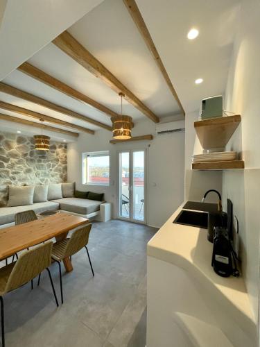 Konstantza's Deluxe Suite