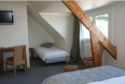 Postel nebo postele na pokoji v ubytování Hotel Le Suroit