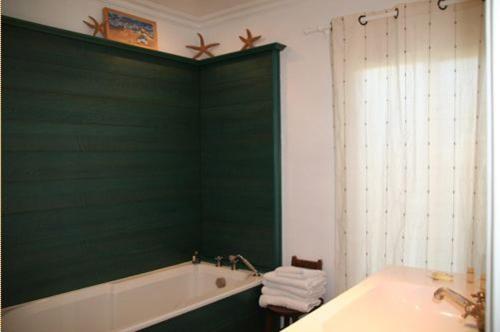 Ένα μπάνιο στο Hotel Le Suroit