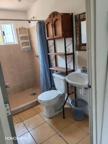 a bathroom with a toilet and a sink at Casa Paraíso in Ixtapa