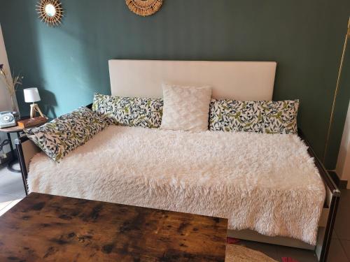 a bedroom with a bed with pillows on it at Sur le bassin d'Arcachon in Lanton
