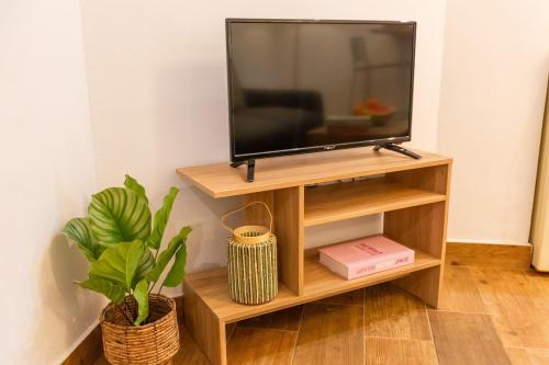 Modern Apt I AC I Plaza Merced 2min walk I Central