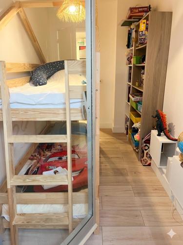 Appartement Familial pour couple avec 2 enfants avec Jardin piscine et parking