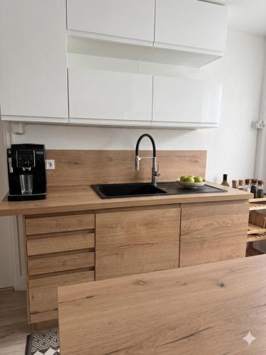 Appartement Familial pour couple avec 2 enfants avec Jardin piscine et parking