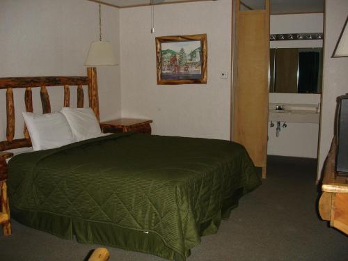 Ein Bett oder Betten in einem Zimmer der Unterkunft Georgetown Mountain Inn
