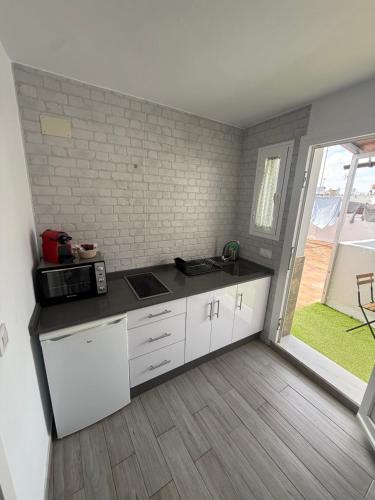 estudio con terraza