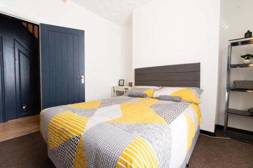 Warden Home-9 Guests-4 bedrooms-Near Etihad Stadium & CO-OP Arena - near Train Station & Bus Station photo 10