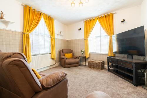 Warden Home-9 Guests-4 bedrooms-Near Etihad Stadium & CO-OP Arena - near Train Station & Bus Station photo 11