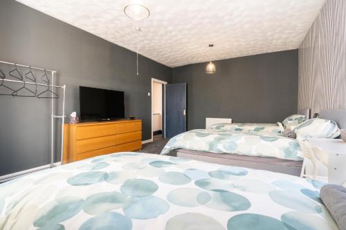Warden Home-9 Guests-4 bedrooms-Near Etihad Stadium & CO-OP Arena - near Train Station & Bus Station photo 20