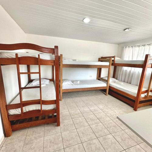 a room with two bunk beds in a room at Anexo - Pousada Canaã in Recife