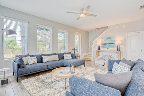 Spacious townhome with heated pool, WiFi, & central A/C - near theme parks photo 11