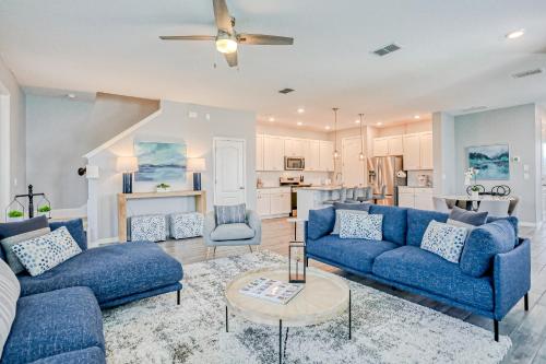 Spacious townhome with heated pool, WiFi, & central A/C - near theme parks photo 13