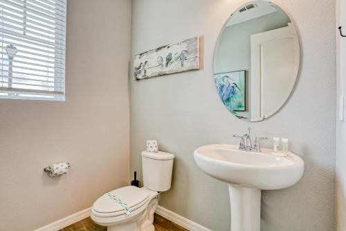 Spacious townhome with heated pool, WiFi, & central A/C - near theme parks photo 25