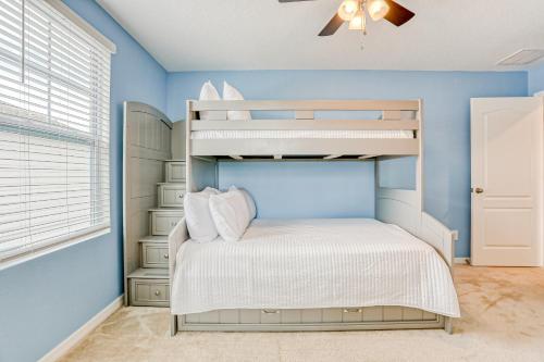 Spacious townhome with heated pool, WiFi, & central A/C - near theme parks photo 9