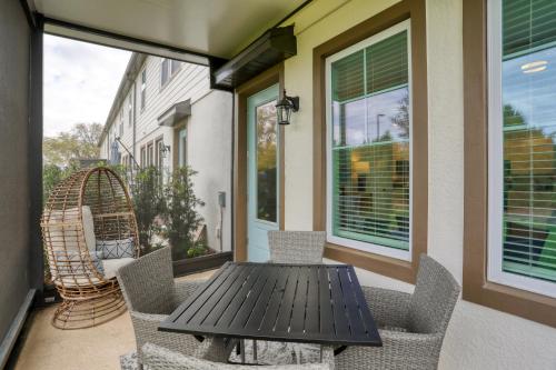 Spacious townhome with heated pool, WiFi, & central A/C - near theme parks photo 29