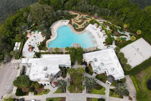 Spacious townhome with heated pool, WiFi, & central A/C - near theme parks photo 5