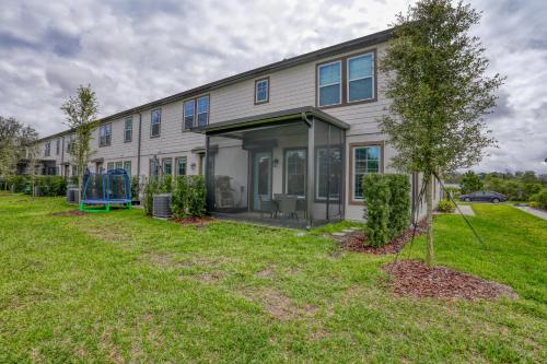 Spacious townhome with heated pool, WiFi, & central A/C - near theme parks photo 8