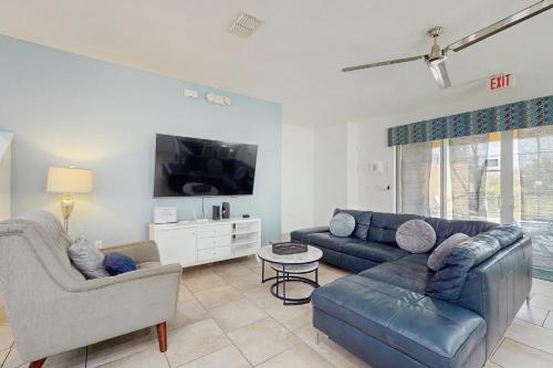 Townhome with private pool in Solterra resort, ADA friendly photo 10