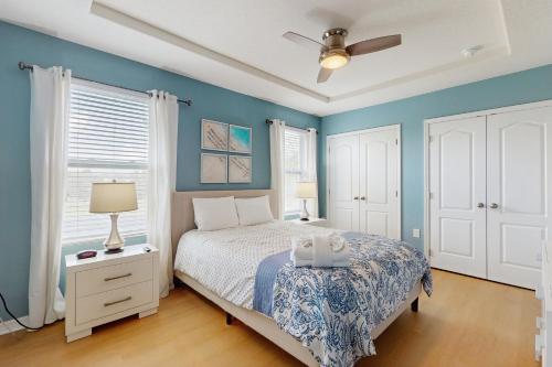Townhome with private pool in Solterra resort, ADA friendly photo 17