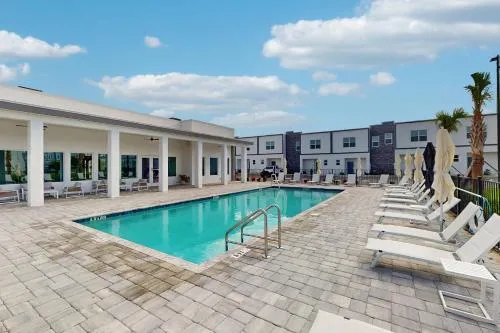 Two-story, dog-friendly townhouse with a lanai, private pool, & washer/dryer photo 1