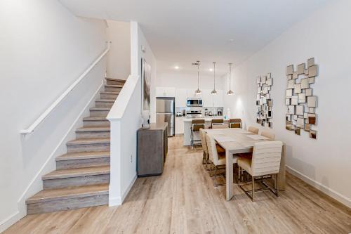 Two-story, dog-friendly townhouse with a lanai, private pool, & washer/dryer photo 13