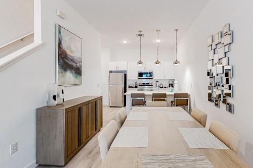 Two-story, dog-friendly townhouse with a lanai, private pool, & washer/dryer photo 14