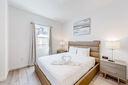 Two-story, dog-friendly townhouse with a lanai, private pool, & washer/dryer photo 18