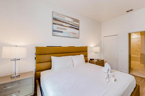 Two-story, dog-friendly townhouse with a lanai, private pool, & washer/dryer photo 19