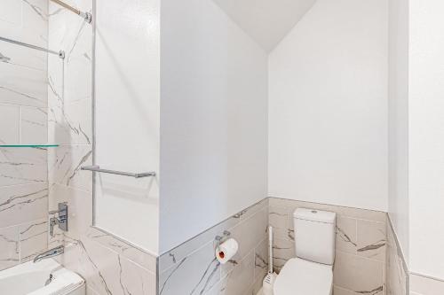 Two-story, dog-friendly townhouse with a lanai, private pool, & washer/dryer photo 34