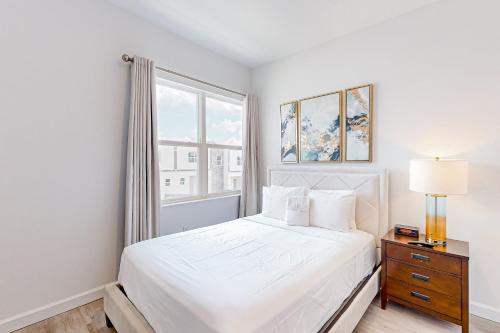 Two-story, dog-friendly townhouse with a lanai, private pool, & washer/dryer photo 20