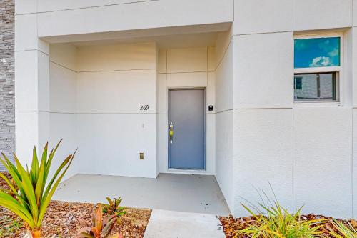 Two-story, dog-friendly townhouse with a lanai, private pool, & washer/dryer photo 9
